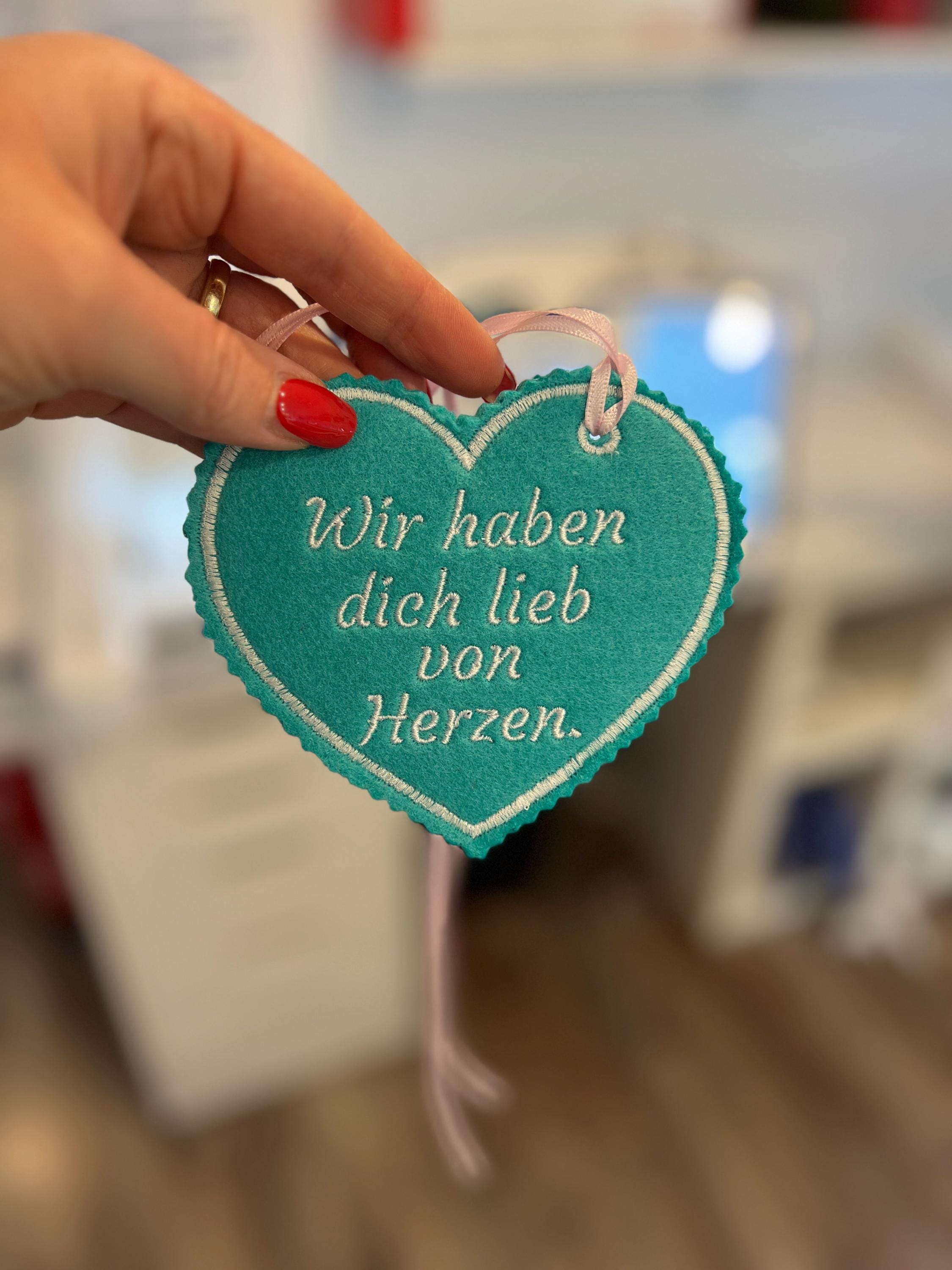 Herzanhänger für Schultüte aus Filz |mit Name hochwertig bestickt | zum Befestigen an der Schultüte für Schulkind 2026
