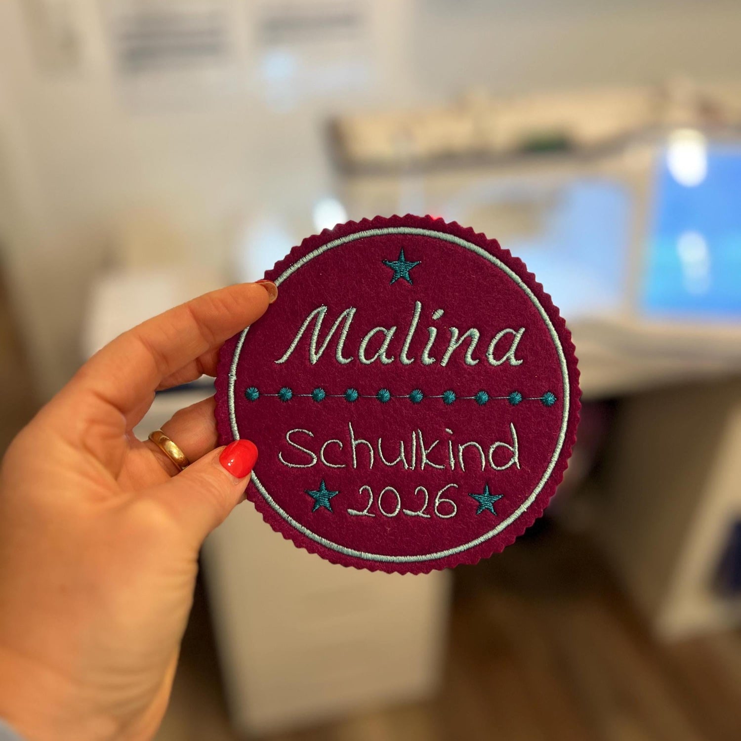 Aufnäher für Schultüte aus Filz mit Name personalisiert und Schulkind 2026 hochwertig bestickt und in vielen Farben möglich