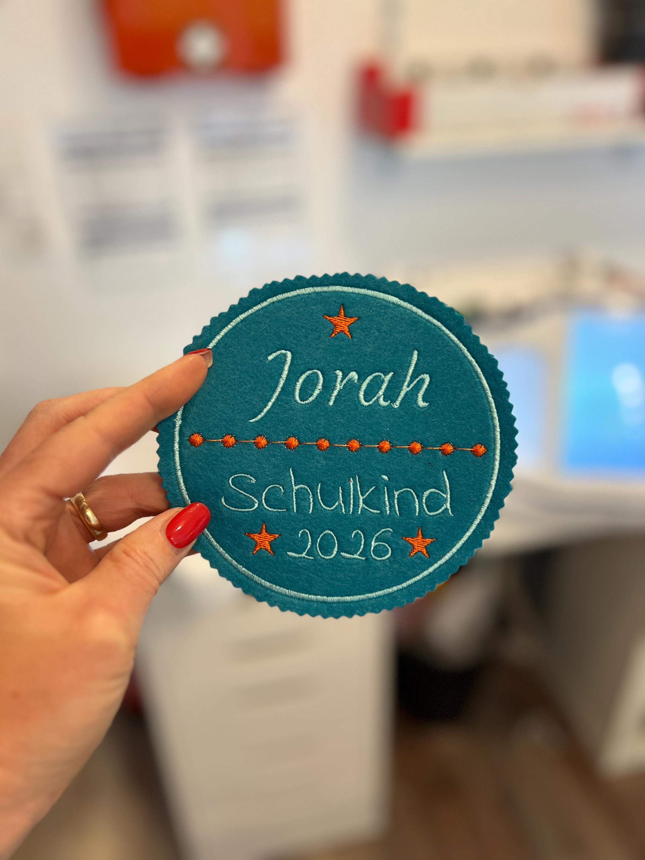 Applikation für Schultüte aus Filz mit Name personalisiert und Schulkind 2026 hochwertig bestickt und in vielen Farben möglich