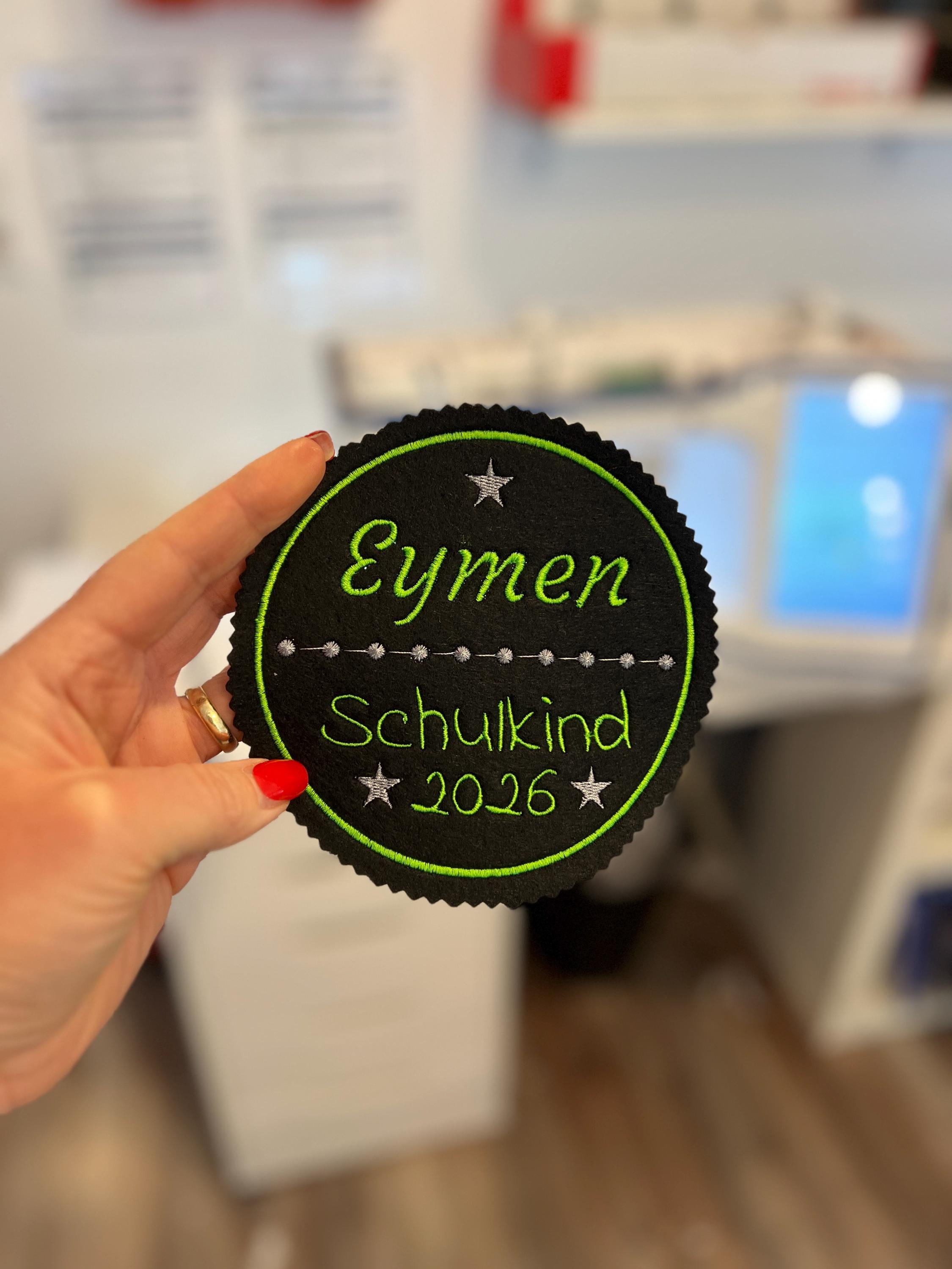Aufnäher für Schultüte aus Filz mit Name personalisiert und Schulkind 2026 hochwertig bestickt und in vielen Farben möglich