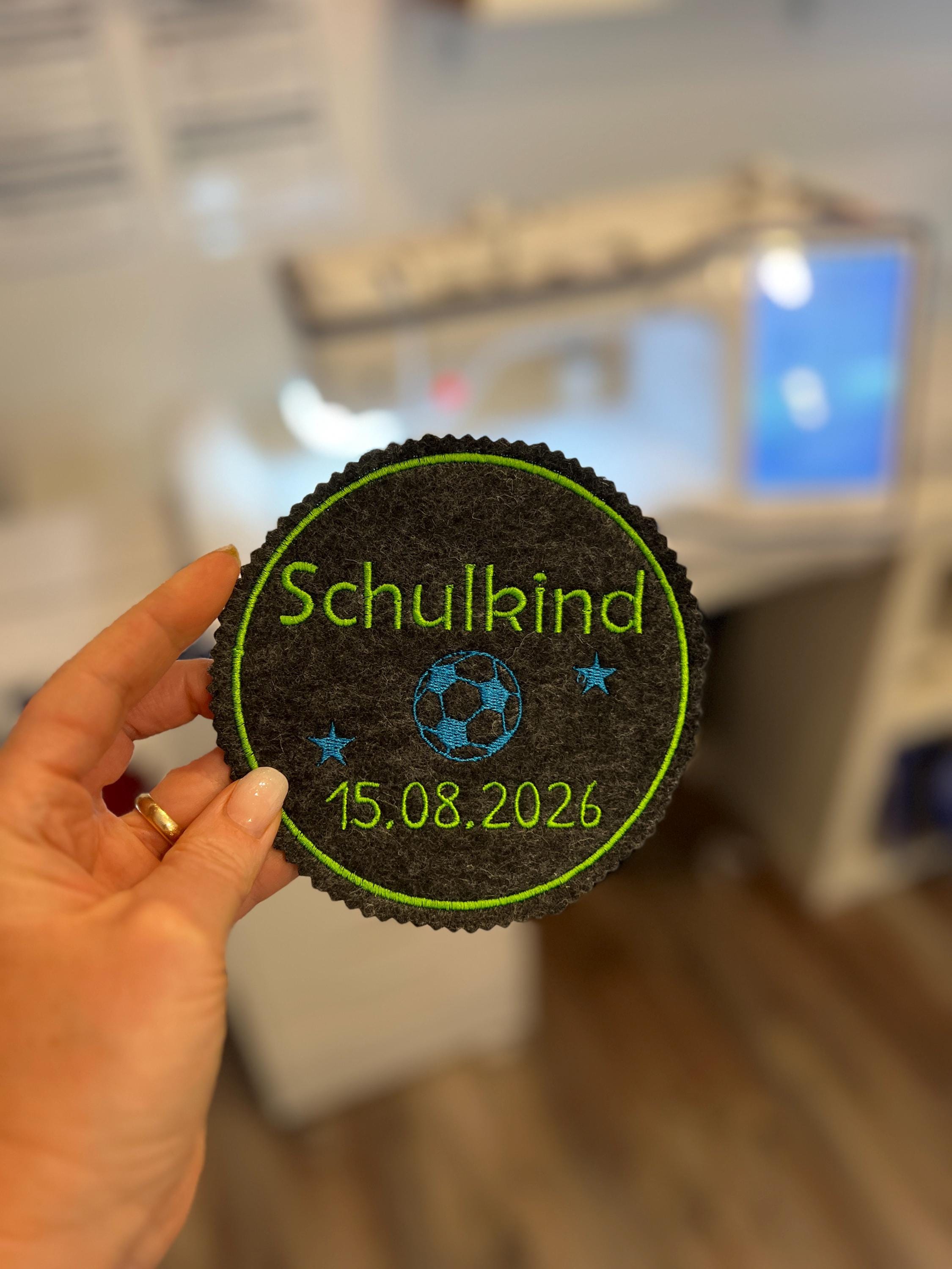 Aufnäher für Schultüte aus Filz 12 x 12 cm zum Aufkleben oder Nähen hochwertig bestickt