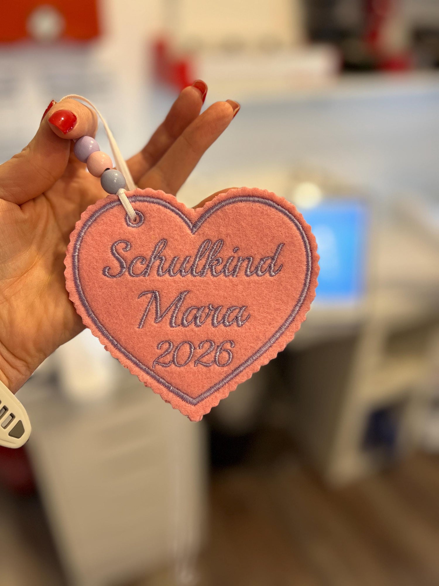 Herzanhänger für Schultüte aus Filz |mit Name hochwertig bestickt | zum Befestigen an der Schultüte für Schulkind 2026