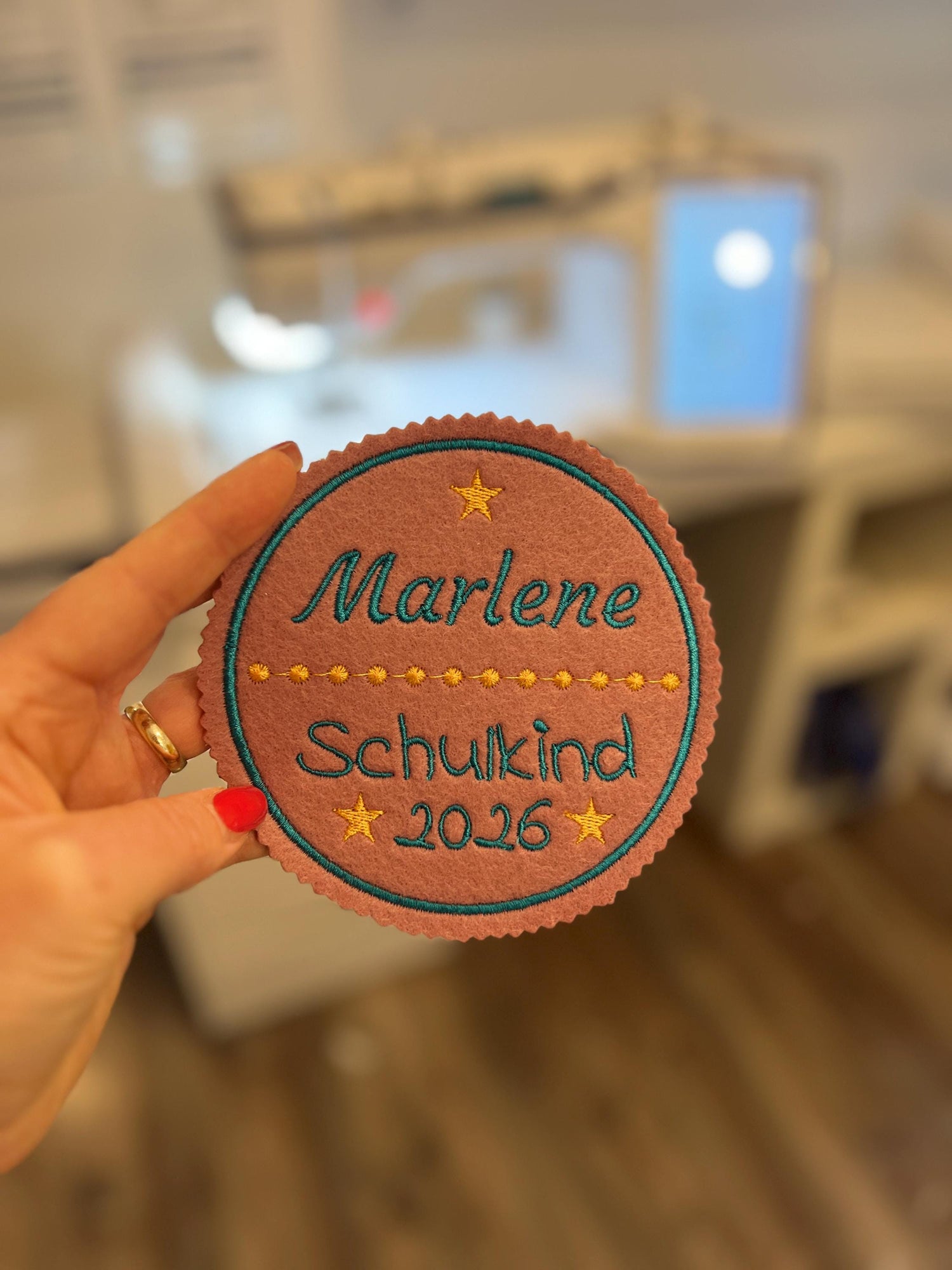 Applikation für Schultüte aus Filz mit Name personalisiert und Schulkind 2026 hochwertig bestickt und in vielen Farben möglich