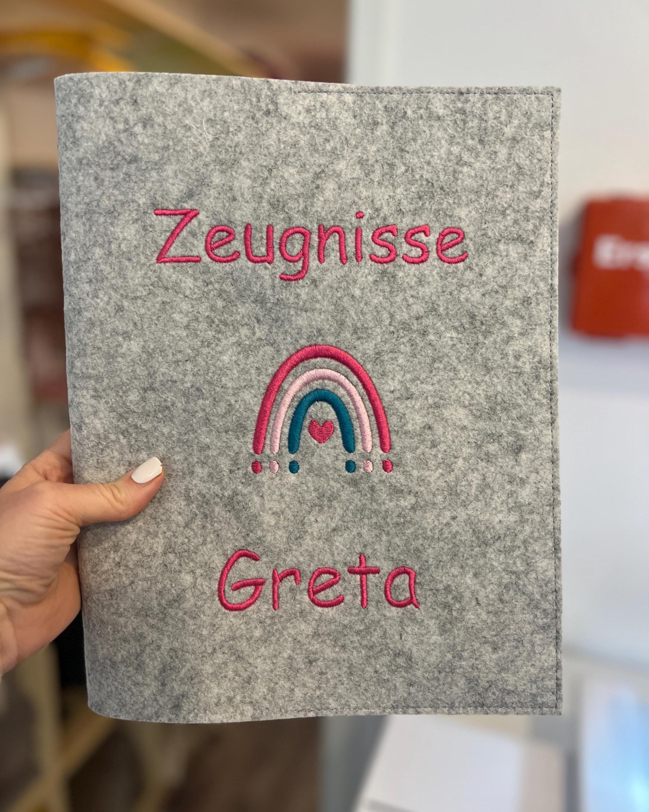 Personalisierte Zeugnismappe mit Regenbogen aus Filz hochwertig bestickt