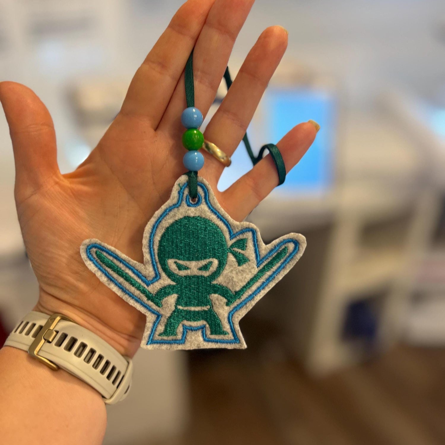 Anhänger für Schultüte Ninja Kämpfer hochwertig bestickt zum Befestigen mit Satinband