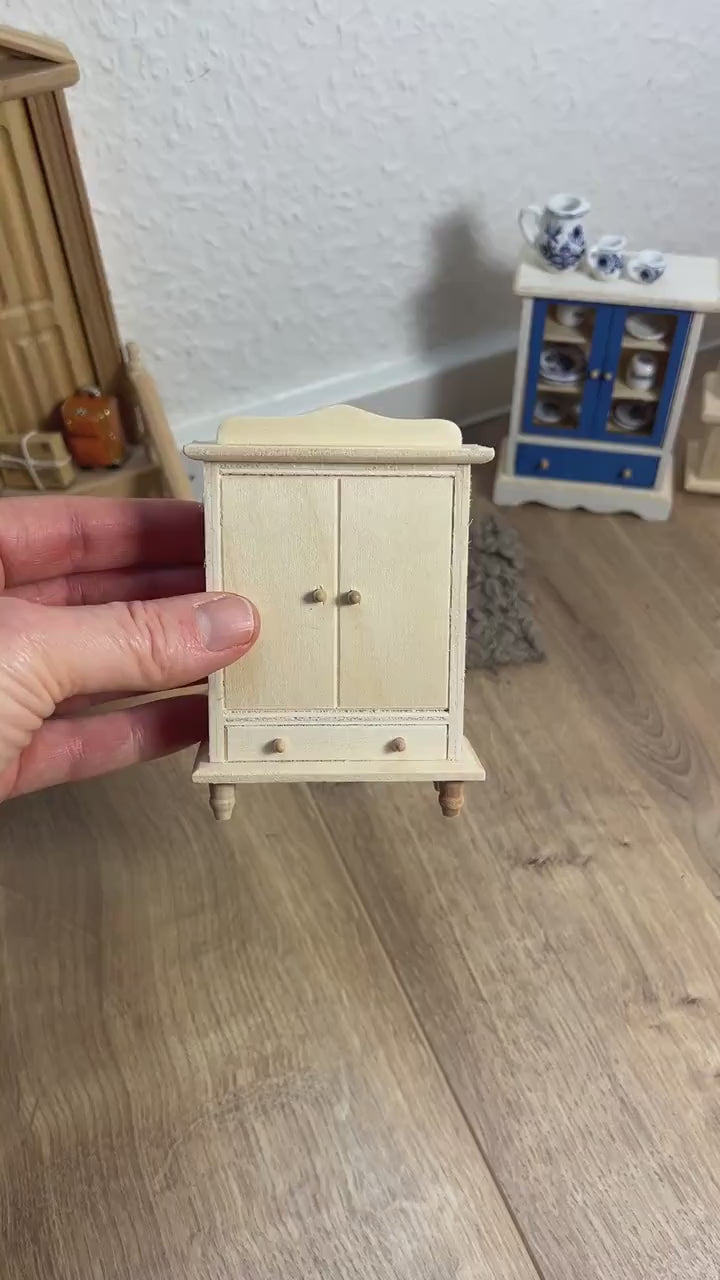 Wichtel Kleider Schrank aus Holz  Miniatur