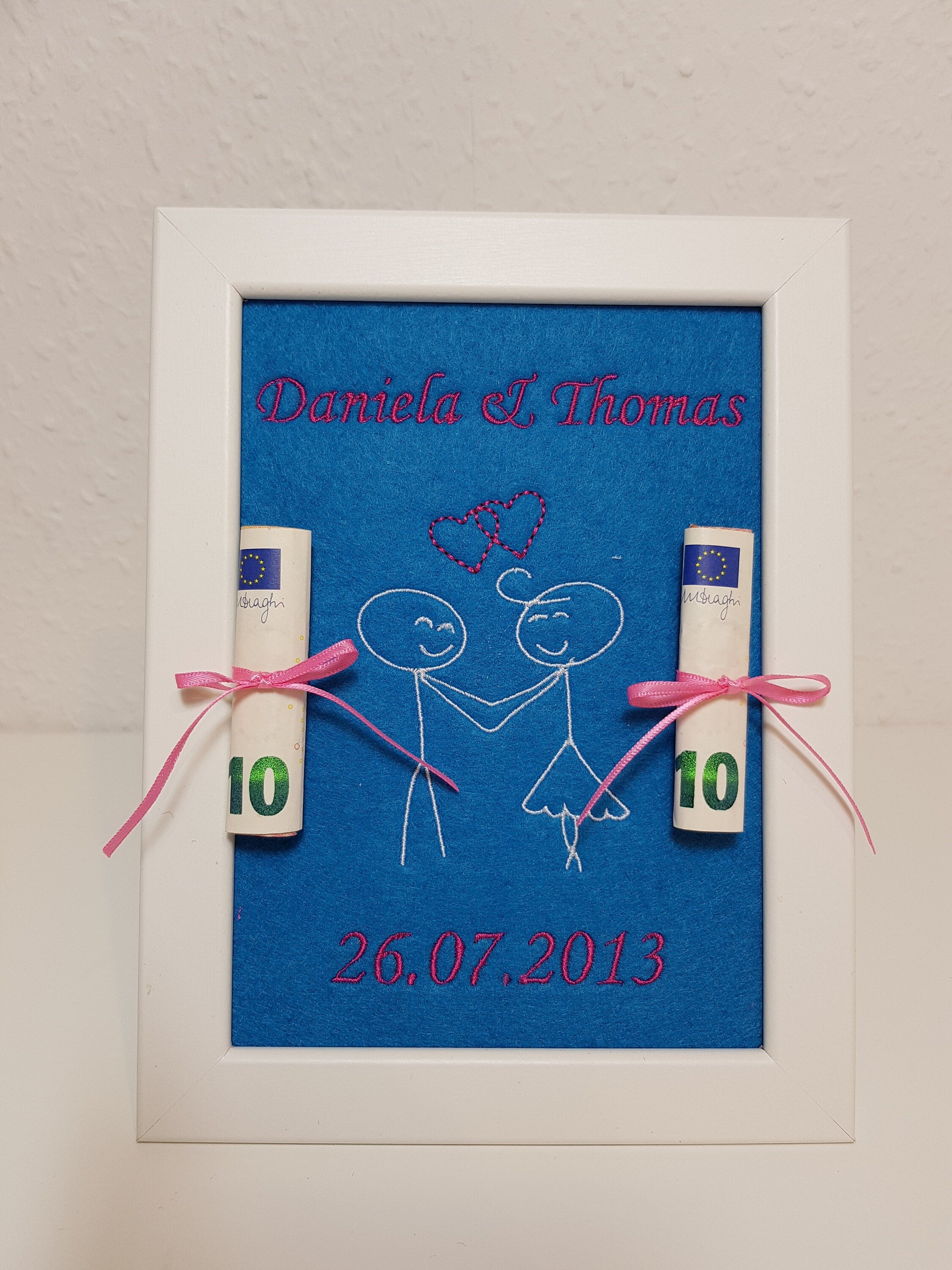 Geldgeschenk im Bilderrahmen Hochzeit -  individuell bestickt inkl. Bilderrahmen 16 x 21 cm - nach Wunsch gestalten