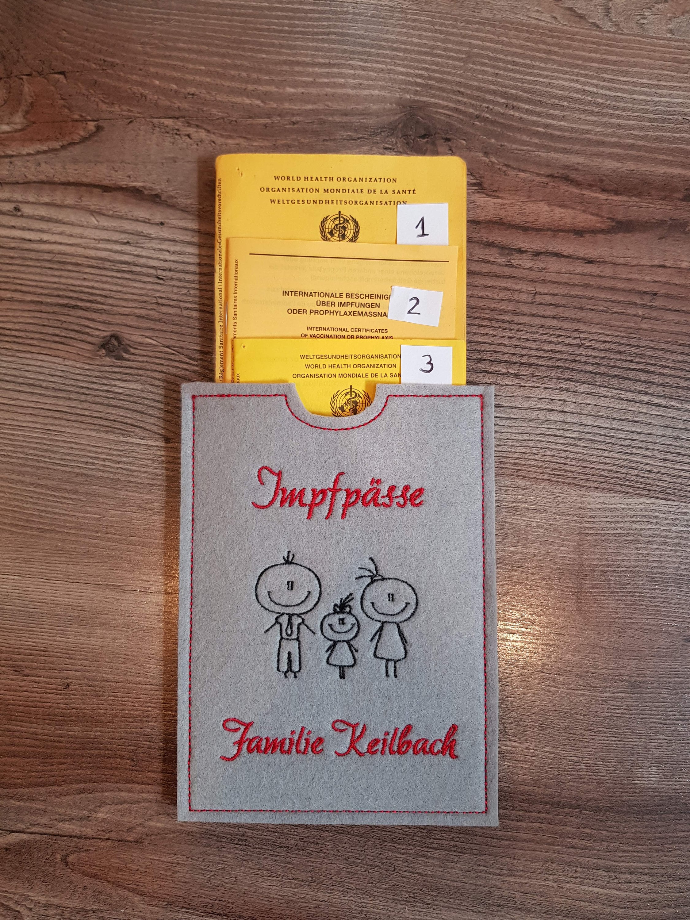 Impfpass Hülle Mensch individuell bestickt Familie Name Schutzhülle Impfausweis Impfbuch