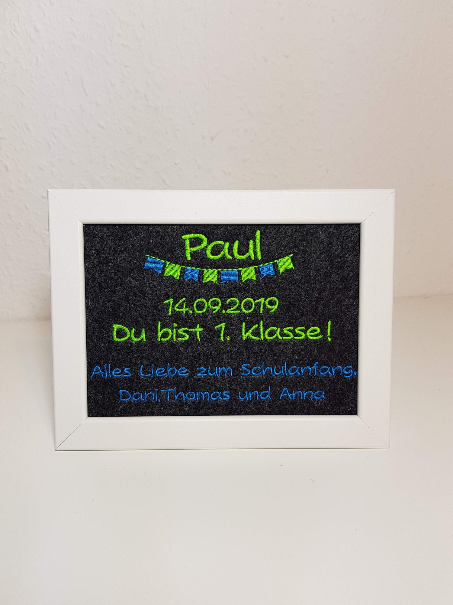 Geschenk Einschulung - 1. Klasse - erster Schultag - mit Name personalisiert - Bilderrahmen 16x21 cm inkl.