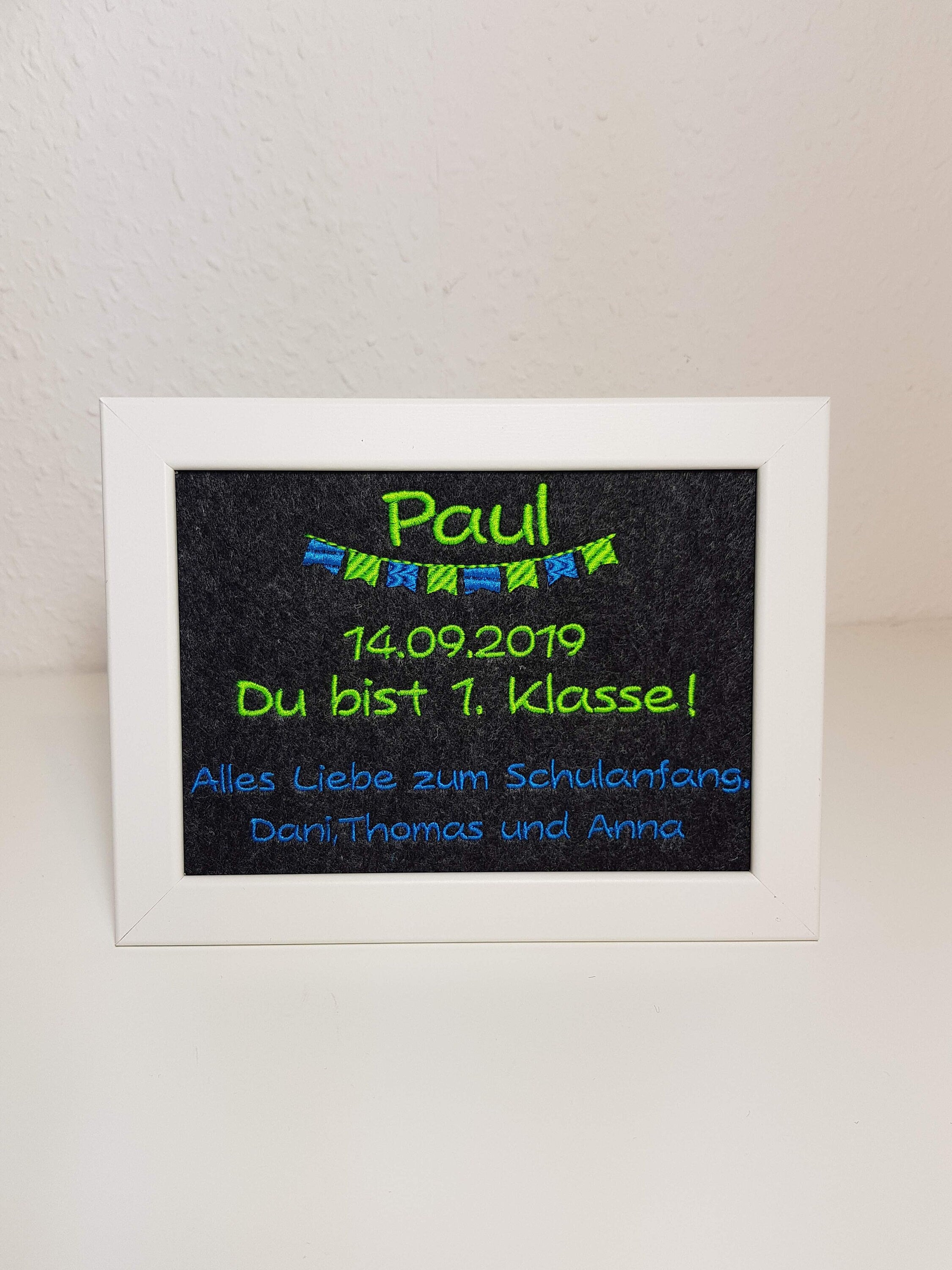 Geschenk Einschulung - 1. Klasse - erster Schultag - mit Name personalisiert - Bilderrahmen 16x21 cm inkl.