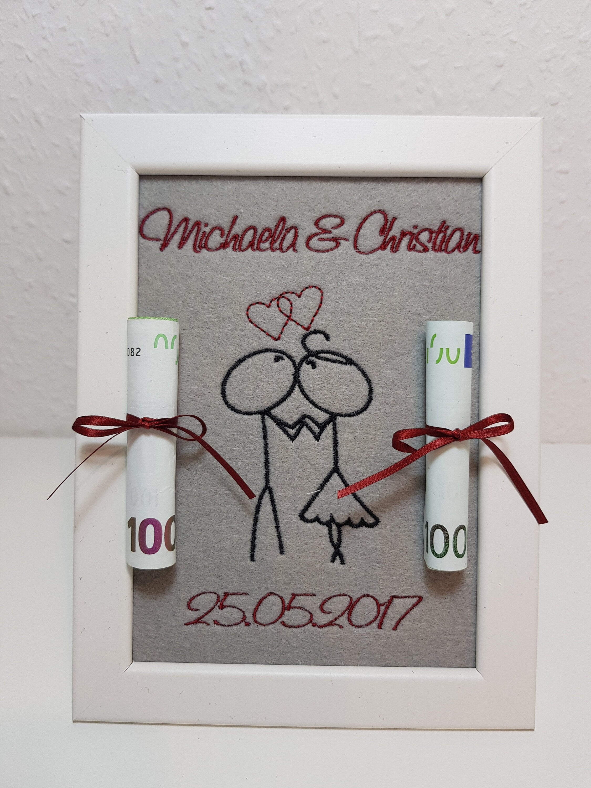 Geldgeschenk im Bilderrahmen Hochzeit - individuell bestickt inkl. Bilderrahmen 16 x 21 cm - nach Wunsch gestalten