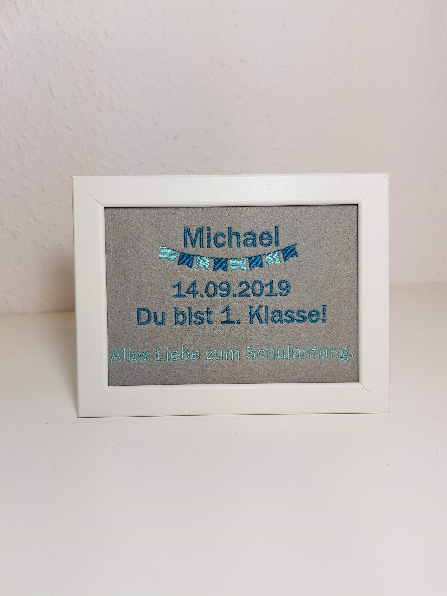 Geschenk Einschulung - 1. Klasse - erster Schultag - mit Name personalisiert - Bilderrahmen 16x21 cm inkl.