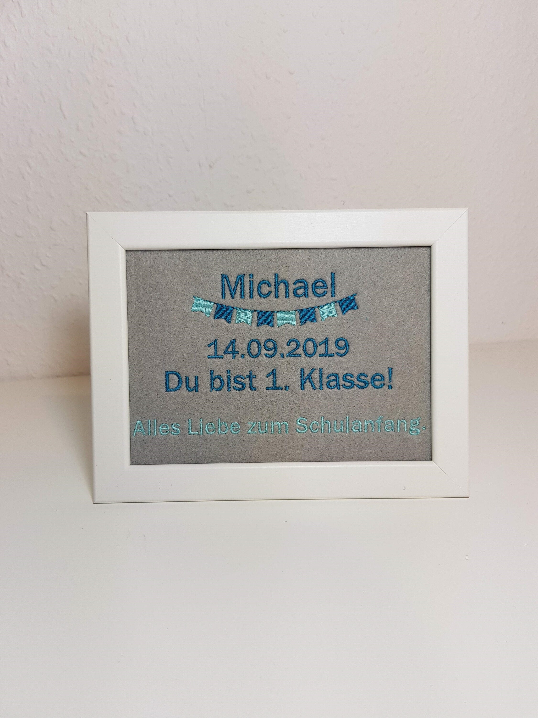 Geschenk Einschulung - 1. Klasse - erster Schultag - mit Name personalisiert - Bilderrahmen 16x21 cm inkl.