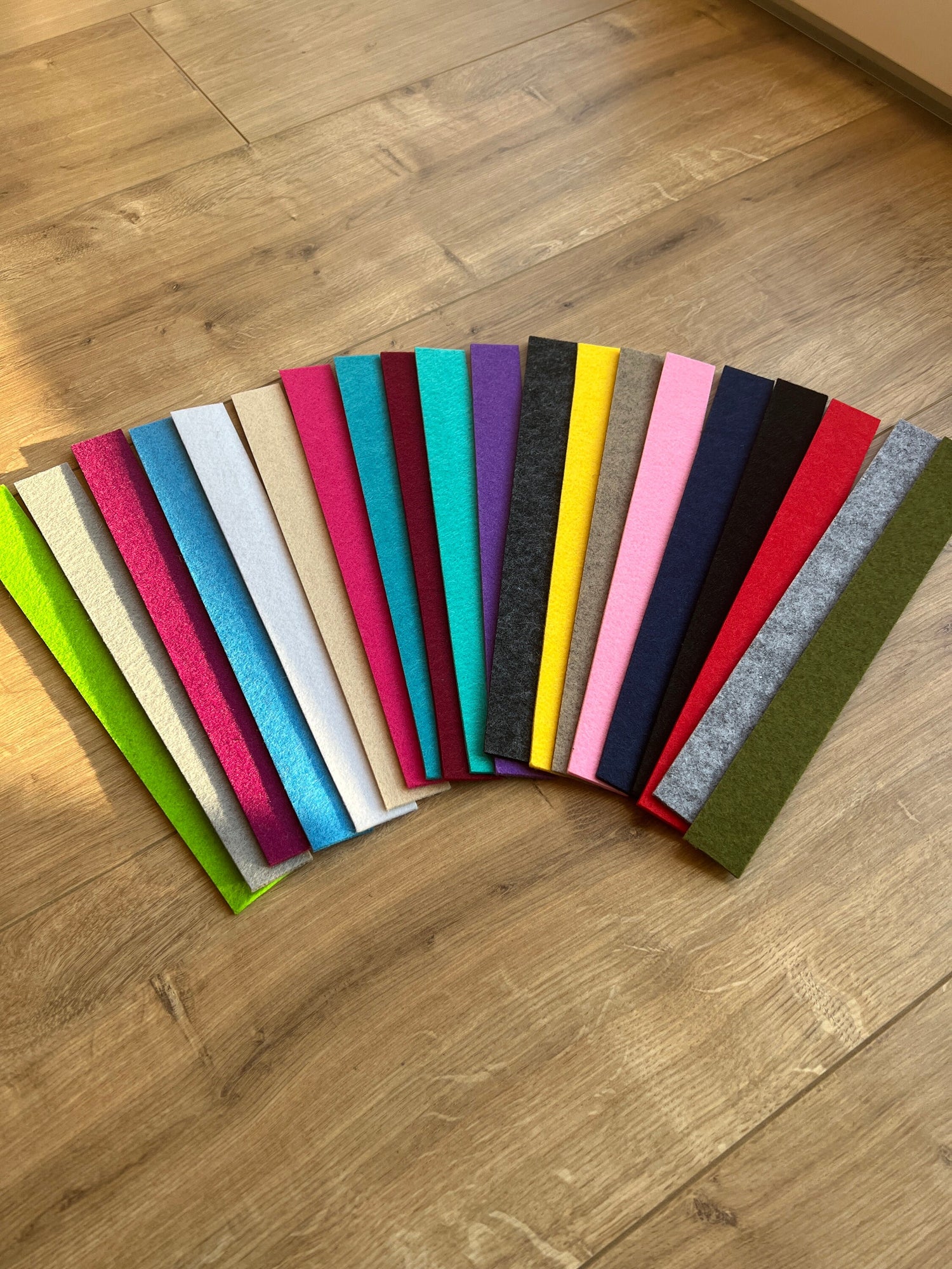 20 Filzbänder in allen Farben 30x3x0,3cm zum Setpreis